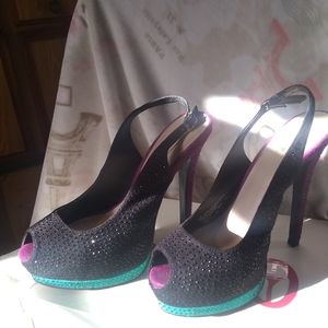 Olsenboye Tri-color 6" heels